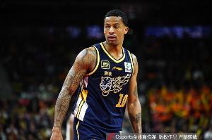 开云平台-外线真是没手感！伯克19中6&amp;三分10中0拿到15分8助 正负值-9