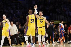 开云-春晚来了！湖人首发：詹姆斯+东契奇+里夫斯+八村塁+海斯！