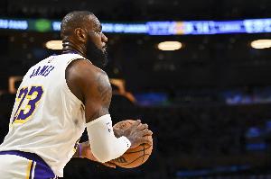 Skip：詹姆斯的界外发球失误让对方快速拿下三分 让湖人陷入险地