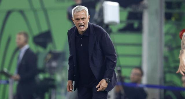 1653530819769098150.jpg 1200-L-as-roma-jos-mourinho-entraneur-de-tous-les-records.jpg