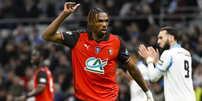 开云平台-外媒：利物浦1亿欧报价国米后卫，雅凯预计赛季报销|国际米兰|雷恩|范戴克|手术|英超_新浪体育_新浪新闻