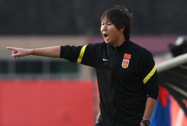 意难平！从最佳半场到1分只需1次换人 李铁变头铁